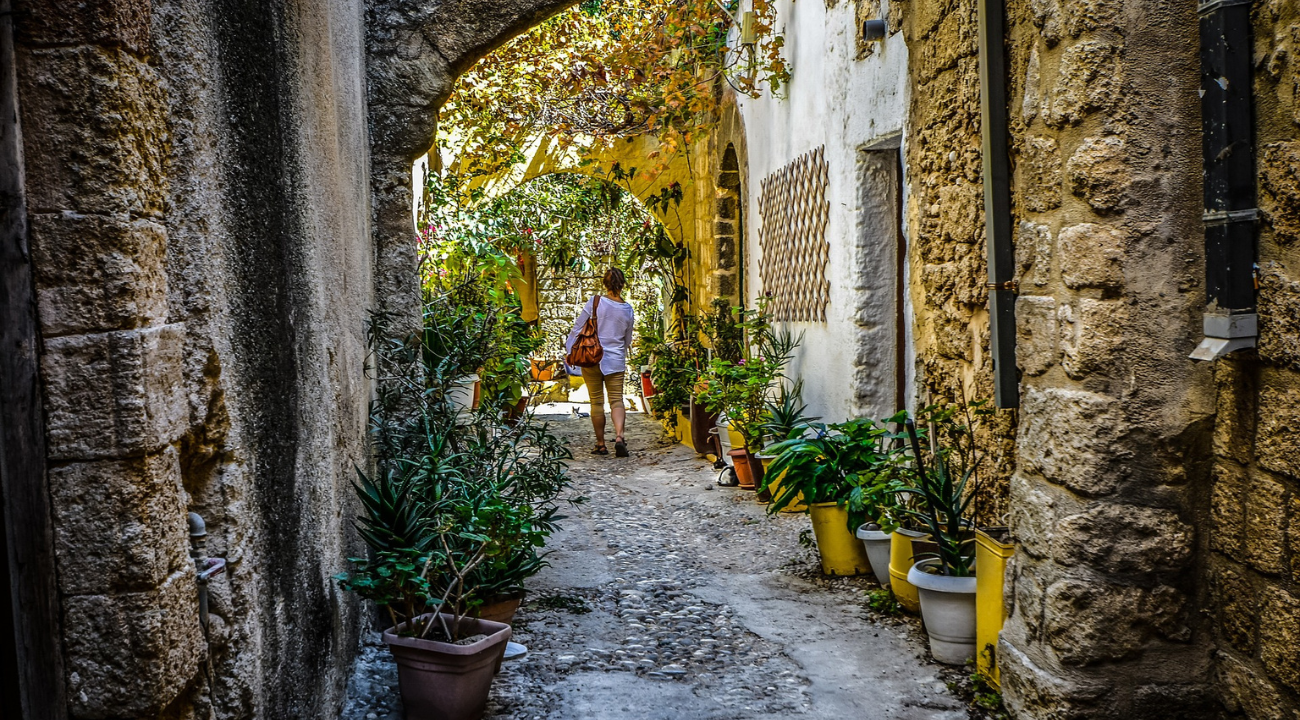 Why Touring Holidays Are Perfect for Solo Travellers